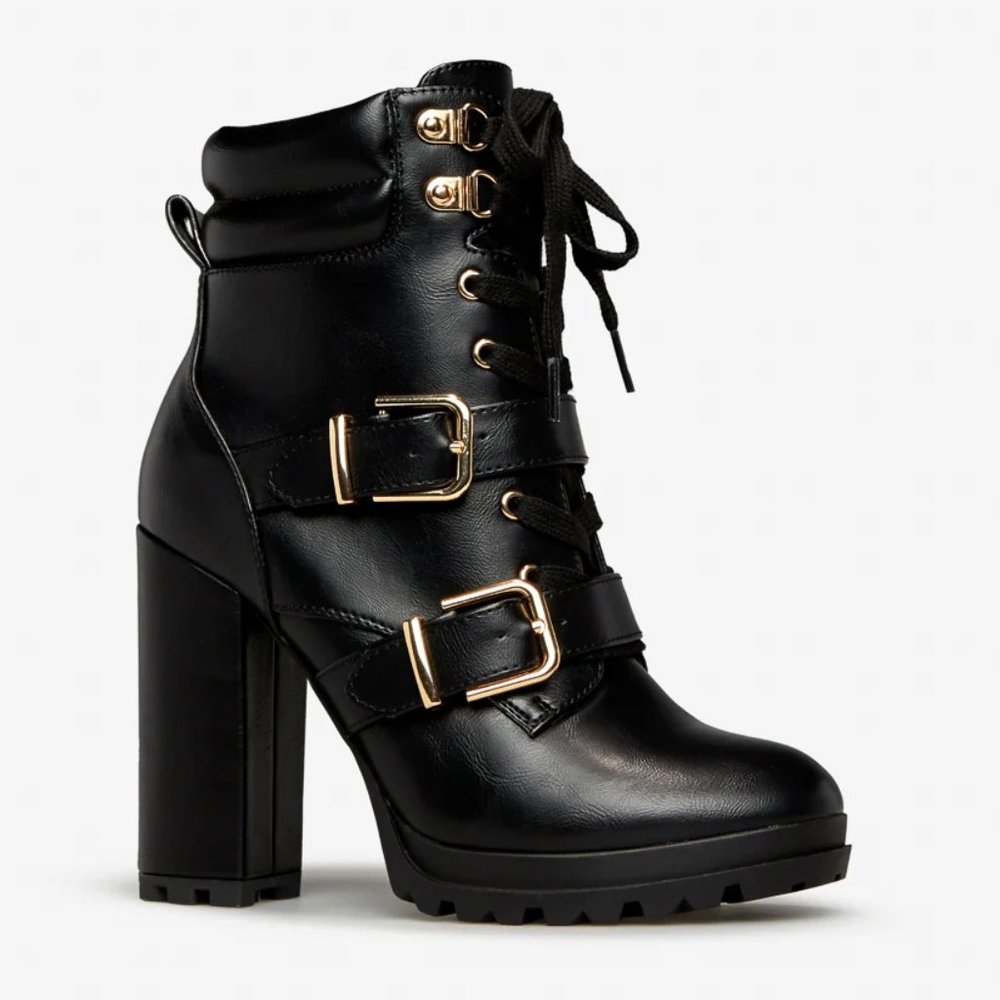 NEW IN BOX - Analisa Block Heel Bootie - Black